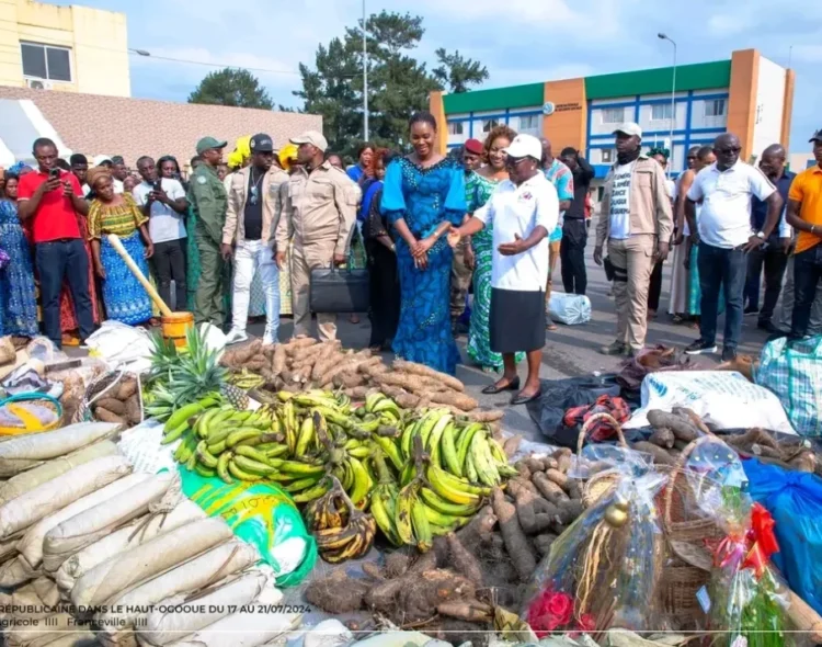 Franceville : Zita Oligui Nguema apporte son soutien aux agricultrices de la région.